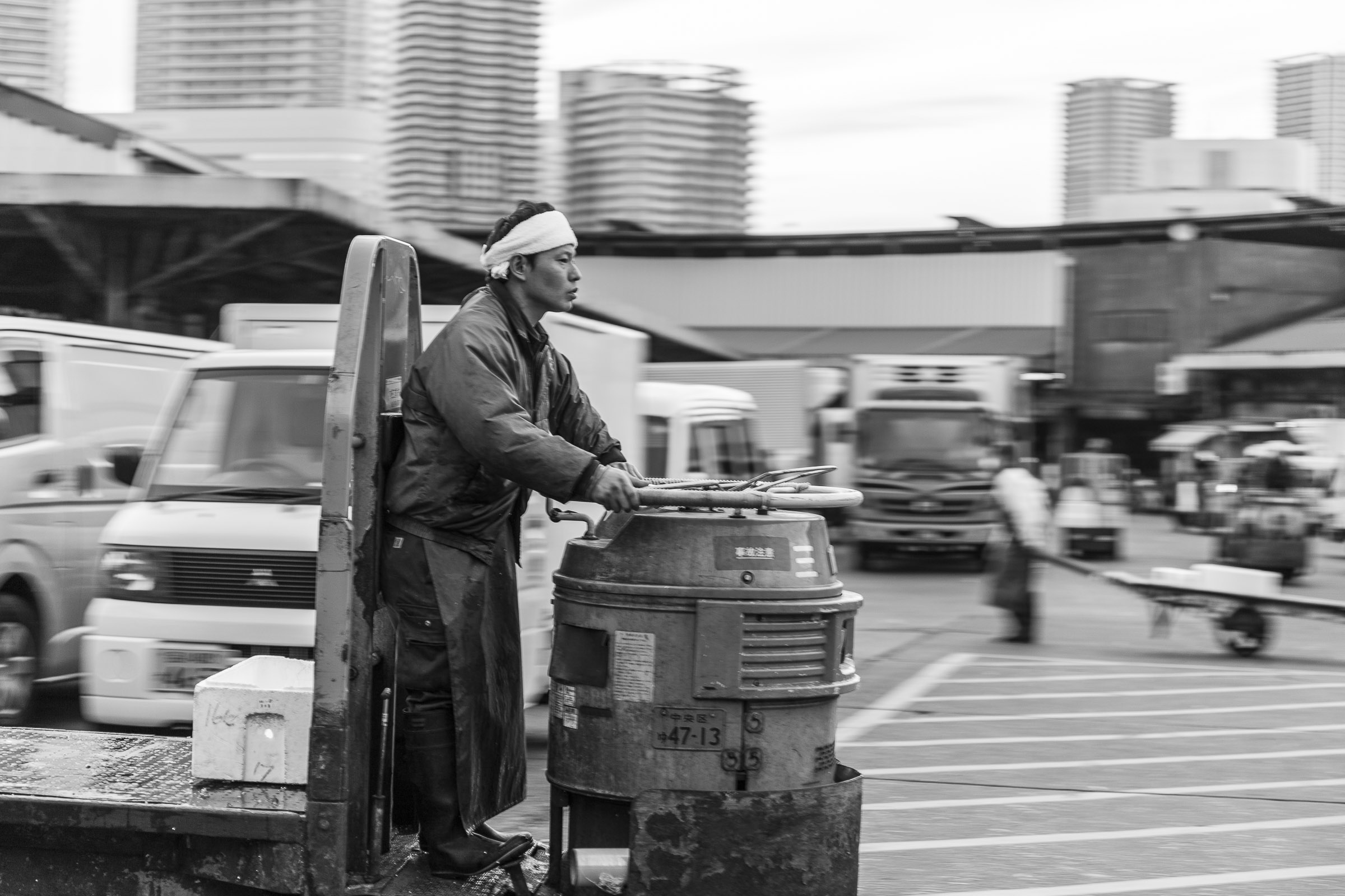 TSUKIJI FISH MARKET - THROUGH THE NIGHT